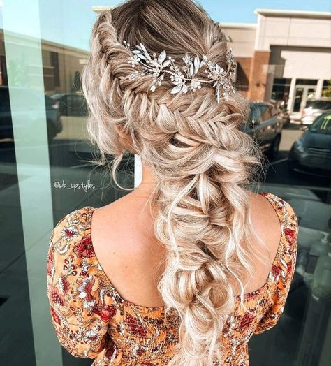 Brides Hairstyles Boho, Fishtail Boho Wedding Hair, Messy Braid Prom Hair, Fish Tail Prom Hairstyles, Boho Down Hairstyles Wedding, Wedding Hair Big Braid, Wedding Hair For Low Back Dress With Veil, Wedding Boho Braid, Fishtail Braid For Wedding