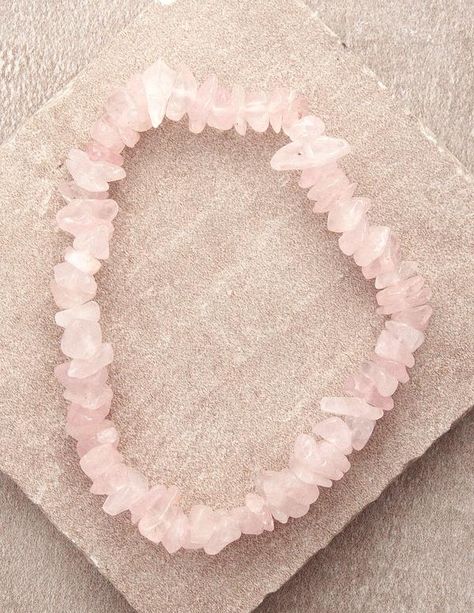 Jewelry with Protection Crystal Chip Bracelet, Collar Rosa, Diy Wire Jewelry Rings, Ethereal Jewelry, Simple Jewellery, Jewelry Product Shots, Power Bracelet, Chip Bracelet, Crystal Bead Jewelry