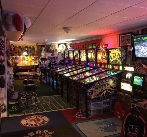 Home Arcade Room Ideas, Game Room Design Man Caves, Arcade Room Ideas, Arcade Room In House, Boys Den, Entertainment Lounge, Man Cave Arcade, Game Room Ideas, Games Room Inspiration