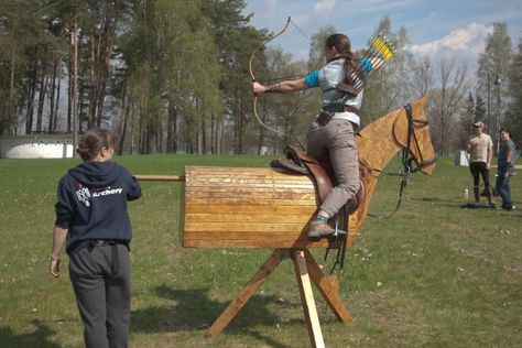 Grunwald 2015 – Training Course | Horseback Archery Horseback Archery, Archery Aesthetic, Natural Horsemanship Training, Horse Archery, Archery Training, Horse Vaulting, Archery Women, Mounted Archery, Trick Riding