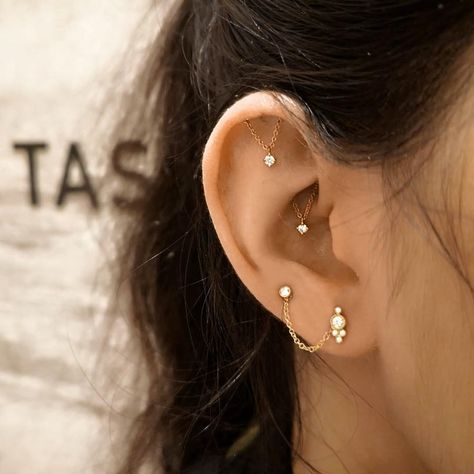 Maria Tash on Instagram: “Styling so good it should start a chain reaction. ⁠ Spotlight on our first client to get both the Tash Helix℠ and Tash Hidden Rook℠…” Constellation Piercings, The Dubai Mall, Maria Tash Earrings, Unique Ear Piercings, Ear Peircings, Ear Lobe Piercings, Cool Ear Piercings, Pretty Ear Piercings, Maria Tash