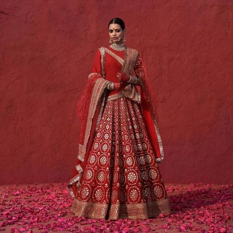 Latest Sabyasachi 2023 Bridal Collection With Pictures Sabyasachi Lehenga Cost, Sabyasachi Lehenga Bridal, Bridal 2023, Best Indian Wedding Dresses, Sabyasachi Bridal, Sabyasachi Lehenga, Bridal Lehenga Collection, Designer Outfit, Bridal Lehenga Red