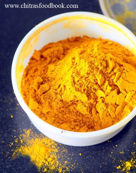 How to make turmeric powder at home using fresh turmeric roots Curry Base, Homemade Curry Powder, Fresh Turmeric Root, Spices Photography, Cooking Curry, Masala Powder Recipe, Cooking Onions, Best Curry, Homemade Curry