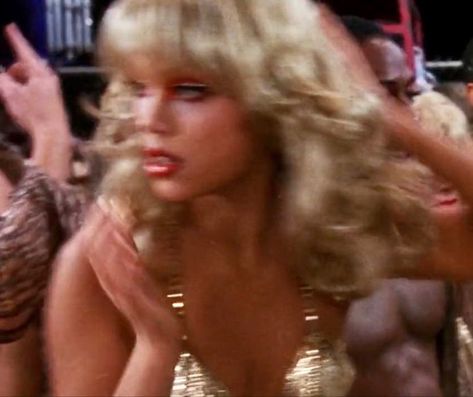 Showgirls 1995 Aesthetic, 80s Movie Stills, Show Girls Movie 1995, Show Girls 1995, Show Girls Movie, Showgirls Aesthetic, Showgirls Movie 1995, Showgirls Movie, Showgirl Aesthetic