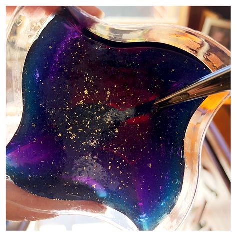 Galaxy jelly / jello for a Star Wars or Space themed kids party. Space Jello Cups, Galaxy Jello Shots, Galaxy Jello, Space Themed Desserts, Space Party Food, Themed Dinners Ideas, Jelly Cakes, Space Week, Galaxy Birthday