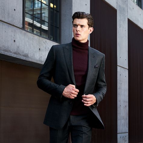 How to Pull Off a Turtleneck with Suit Look with Ease & Style: https://blacklapel.com/thecompass/mens-turtleneck-with-suit/?utm_campaign=01-17-2017-the-compass-mens-turtleneck-with-suit&utm_medium=social&utm_source=pinterest&utm_content=01-17-2017-compass-cover&utm_term= Mens Turtleneck Outfits, How To Style Turtleneck, Turtleneck Outfit Men, Turtleneck Suit, Black Turtleneck Outfit, Turtleneck Outfits, Mens Fall Outfits, Blazer Outfits Men, Turtle Neck Men