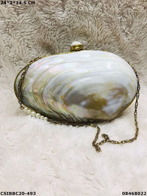 Clam Sea Shell Clutch Purse, Double Side Natural Shell Minaudiere Indian Hand Made Wallet, Unique Purse, Beach Bag, Never Seen Before - Etsy Canada Shell Clutch, Shell Purse, Money Purse, Money Pouch, Mini Accessories, Unique Purses, Crochet Purse Patterns, Clam Shell, Purse Patterns