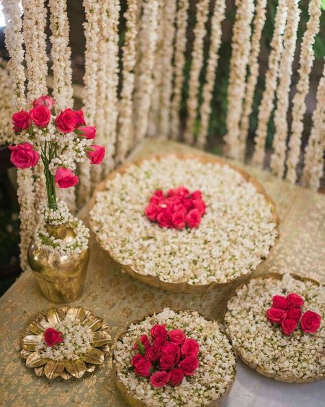 Nikah Decor, Wedding Table Themes, Mehendi Decor Ideas, Diwali Decorations At Home, Diy Wedding Reception, Desi Wedding Decor, Wedding Planning Decor, Mehndi Decor, Wedding Backdrop Decorations