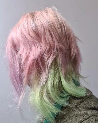 Coloured layered hair Pink Green Hair, Pastel Green Hair, Short Green Hair, Watermelon Hair, Mint Green Hair, Green Hair Dye, Light Pink Hair, Dyed Hair Pastel, Hair Dye Ideas