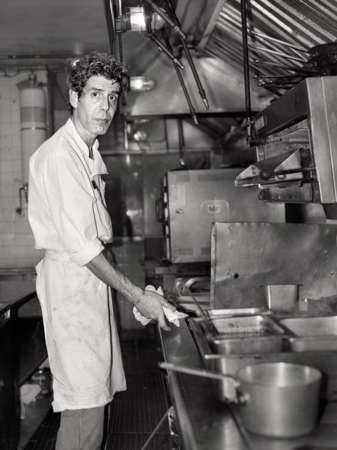 A younger Anthony Bourdain cooking in a kitchen. Chef Pictures, Anthony Bourdain Quotes, Man Cooking, Restaurant Photography, Anthony Bourdain, Gq Men, Chef Life, Book Authors, Gq