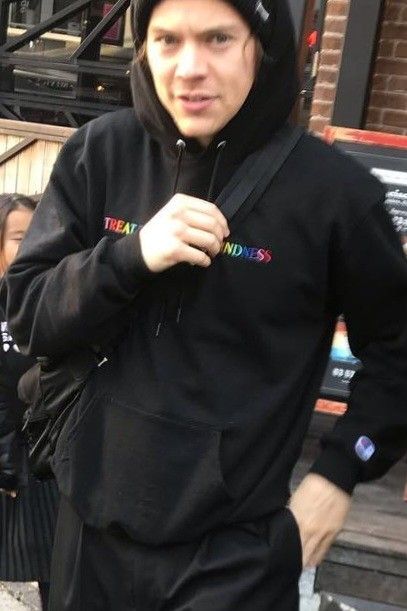 harry styles meeting fans (wearing a treat people with kindness hoodie) tokyo, japan, january 5th 2019 Harry Styles Meeting Fans, Treat People With Kindness Hoodie, Harry Styles Hoodie, Japan January, Lyrics Videos, January 5th, Harry Styles Pictures, Treat People With Kindness, Treat People