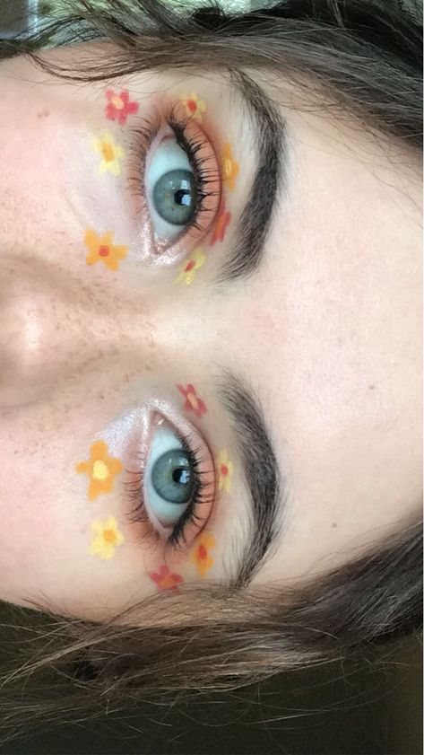 Cool Colorful Makeup Looks, Orange Looks Makeup, Eye Makeup Inspo Creative, Fun Summer Makeup, Eye Makeup Art Easy, Cute Summer Makeup Looks, Fun Eye Makeup Ideas, Hslot Makeup, Aesthetic Face Paint