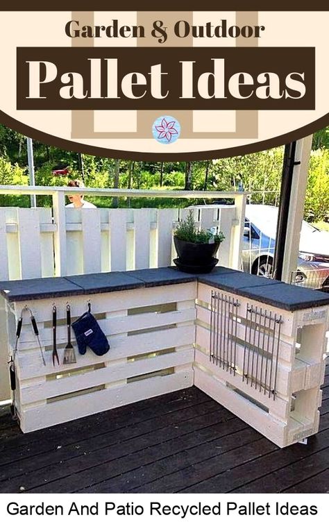 Add Value To Your Backyard Landscape With These Moderate-To-Easy Pallet Projects. #1. Outdoor Pallet Signs This is one of the easiest ideas I’ll be mentioning in this post. I love pallet garden signs because you can really customize and put your own touch on them. Garden signs can be made with any kind of recycled […] Pallet Projects Outdoor, Outdoor Pallet Projects, Outdoor Pallet, Pallet Projects Easy, Pallet Patio Furniture, Pallet Patio, Pallet Boards, Recycled Pallet, Pallet Outdoor