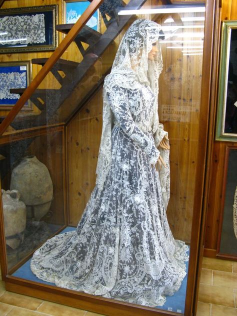 Hand made Burano lace wedding dress...a little much to wear, but the craftsmanship is stunning Burano Italy, Lace Inspiration, Vintage Wedding Dress, Boat Ride, Lace Outfit, Wedding Gowns Vintage, Vintage Gowns, Handmade Lace, Needle Lace