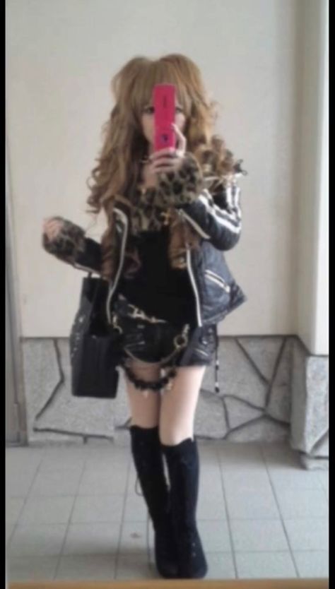 Casual Punk Outfits, Gyaru Outfits, Gyaru Outfit, Japanese Punk, Casual Punk, Trashy Outfits, Model Magazine, Gyaru Fashion, Scene Fashion