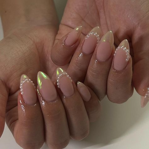 Green Pearl Nails, Pearl Wedding Nails, Cute Chrome Nails, Red French Tip Nail Ideas, Nails Champagne, Nails Cream, French Tip Nail Ideas, Tip Nail Ideas, Red French Tip