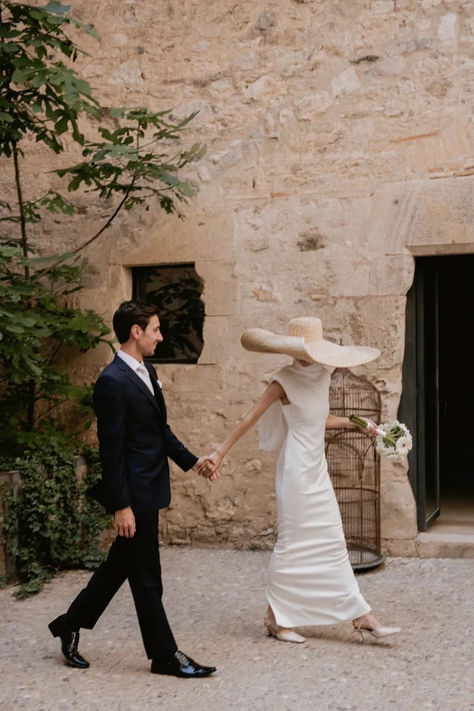 Spain Wedding Photographers The Woman In White, Courthouse Wedding Photos, Different Wedding Dresses, Spain Wedding, Photojournalistic Wedding Photography, Cowboy Wedding, Wedding Styled Shoot, Tuscan Wedding, Wedding Couple Poses