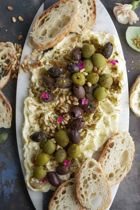 Butter Board with Olives and Roasted Garlic Greek Butter Board, Italian Butter Board, Cream Cheese Butter Board Ideas, Christmas Butter Board, Savory Butter Board, Butter Boards Charcuterie, Butter Board Charcuterie, Butter Board Recipe, Butter Board Ideas