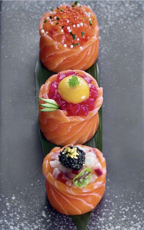 Gourmet Toast, Sushi Recipes Homemade, Japanese Food Sushi, Sashimi Sushi, Sushi Recipes, Sushi Rolls, Food Presentation, Food Plating, Finger Food