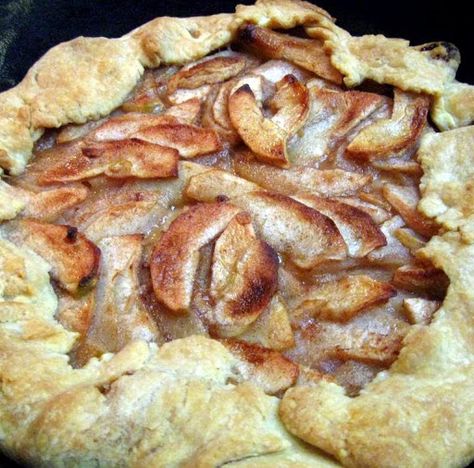 Try Rustic Irish Apple Tart! You'll just need Rustic Irish Apple Tart, Preheat oven to 400-degrees F, Filling:, 3 peeled, cored, sliced Granny Smith apples... Irish Apple Tart Recipe, Irish Apple Tart, Seasoned Cast Iron Pan, Apple Tart Recipe, Gala Apples, Apple Tart, Tart Recipe, Granny Smith Apples, Granny Smith