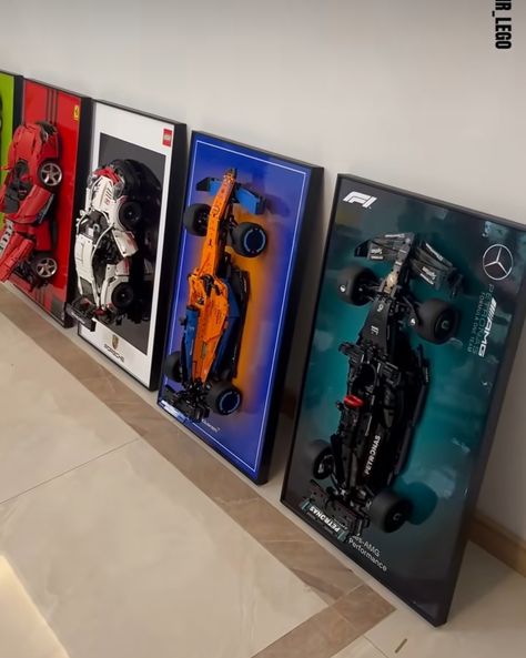 Car Themed Apartment, Lego Cars On Wall, F1 House Decor, F1 Room Decor Ideas, Car Guy Bedroom, Car Guy Room, Racing Room Decor, F1 Bedroom Ideas, F1 Bedroom