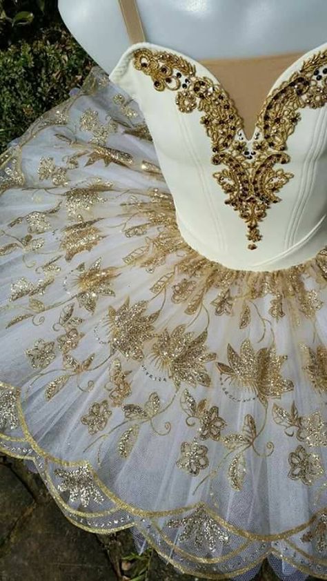 Gamzatti Costume, Ballet Performance Outfit, Ballet Costumes Tutus, Ballet Inspired Fashion, Classical Ballet Tutu, Yacht Sailing, Ballet Tutus, Gold Tutu, Ballet Russe