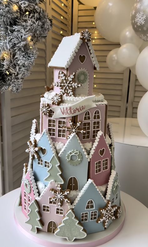 Cake With Gingerbread House, Gingerbread House Birthday Cake, Amazing Gingerbread Houses, Gingerbread House Cake, Homemade Christmas Cake, Christmas Smoothies, Gingerbread House Ideas, Easy Christmas Cake Recipe, Christmas Cake Designs