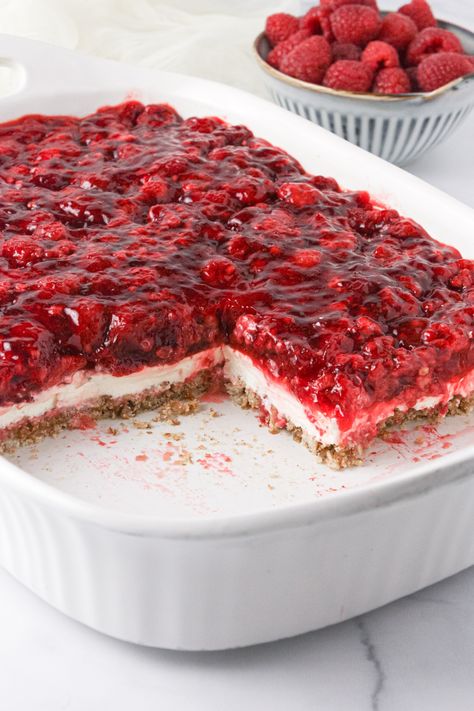 Raspberry Pretzel Salad Six Sisters, Pretzel Salad Raspberry, Summer Desserts With Raspberries, Pretzel Raspberry Jello Dessert, Berry Pretzel Dessert, Pretzel Jello Dessert Raspberry, Raspberry Delight Dessert, Raspberry Pie Filling Desserts, Raspberry Pretzel Jello Salad