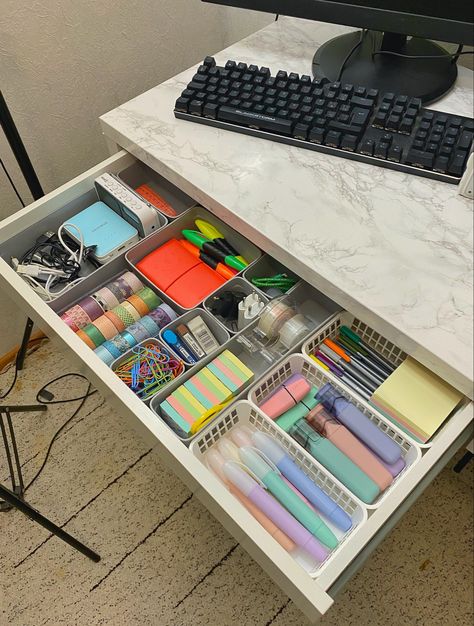 Home office organization organizer Office Stationary Organization, Study Desk Organization, Stationary Obsession, Office Drawer Organization, Office Stationary, Stationary Organization, Organization Apps, Organized Desk Drawers, Closet Drawers