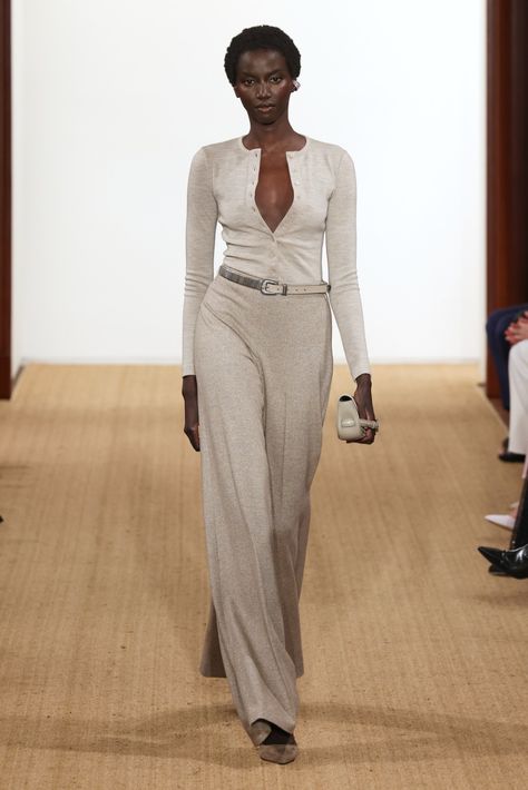 Ralph Lauren Fall 2024 Runway, Fashion Show & Collection Review [PHOTOS] Runway Fashion Outfits, Ralph Lauren Runway, Ralph Lauren Looks, 2024 Runway, Ralph Lauren Fall, Show Collection, Ralph Lauren Style, Fall Winter 2024, Italian Outfits