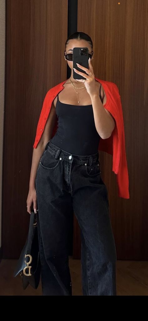 Simple Black Pants Outfit, Casual Everyday Outfits Aesthetic, Fall Nightclub Outfit, Casual Loose Jeans Outfit, Mom Bowling Outfit, Sporty Bar Outfits, Black Jeans Chic Outfit, Night Time Dinner Outfit, 2024 September Outfits