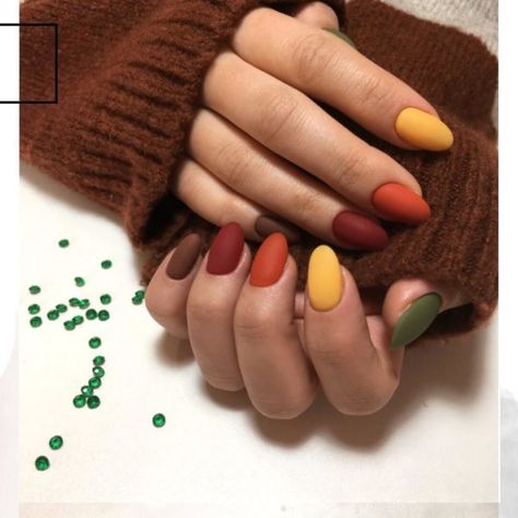 Autumn Coloured Nails, Autumn Rainbow Nails, Fall Color Block Nails, Nail Autumn Ideas, Gel Polish Nail Designs Fall, Mabon Nails, Christmas Nails Multi Color, Fall Nails Multi Colored, Fall Multi Colored Nails