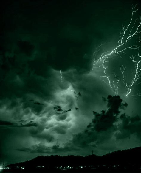 Lightning Photography, Dark Forest Aesthetic, Dark Green Wallpaper, Green Y2k, I Love Rain, Lavender Aesthetic, Dark Green Aesthetic, Slytherin Aesthetic, Thunder And Lightning