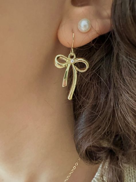 -gold plated  -hypoallergenic Preppy Jewelry, Jewelry Accessories Ideas, Dope Jewelry, Girly Accessories, Jewelry Essentials, Fancy Jewellery, Jewelry Lookbook, Claw Clips, Bow Earrings