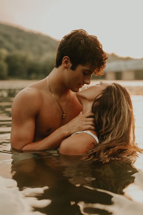 Man And Woman Portrait, Steamy Water Photoshoot, Lake Picture Ideas With Boyfriend, Couples Water Photoshoot Ideas, Summer River Photoshoot, Lake Side Couple Photography, Couples Photo Shoot In Water, Water Pictures Photography Couples, Romantic Water Photoshoot