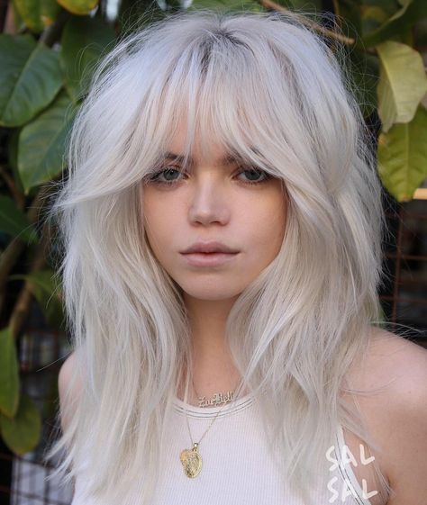 Voluminous Fluffy White Shag Modern Shag Haircut, Long Shag Haircut, Long Hair With Bangs, Platinum Blonde Hair, Long Blonde, Long Blonde Hair, Haircuts With Bangs, Medium Length Hair Cuts, Hairstyles With Bangs