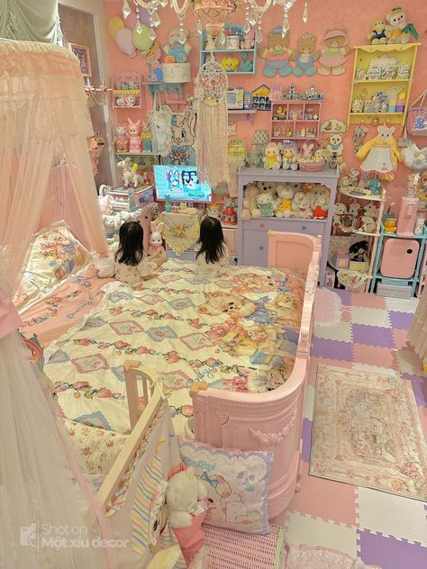 Magical Pink Bedroom, Ugly Bedroom, Old Money Interior Design, Old Money Interior, Hispanic Jokes, Kawaii Room Ideas, Diy Moss, Kawaii Bedroom, Dream Bedroom Inspiration