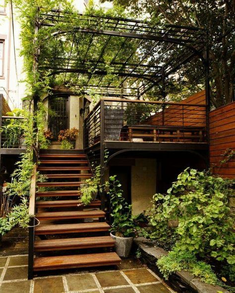 Rooftop garden idea, backyard Plant House Exterior, Hardscape Backyard, Nest Ideas, Terrasse Design, Outdoor Sanctuary, Garden Deck, Deck Designs, Sloped Garden, Outdoor Stairs