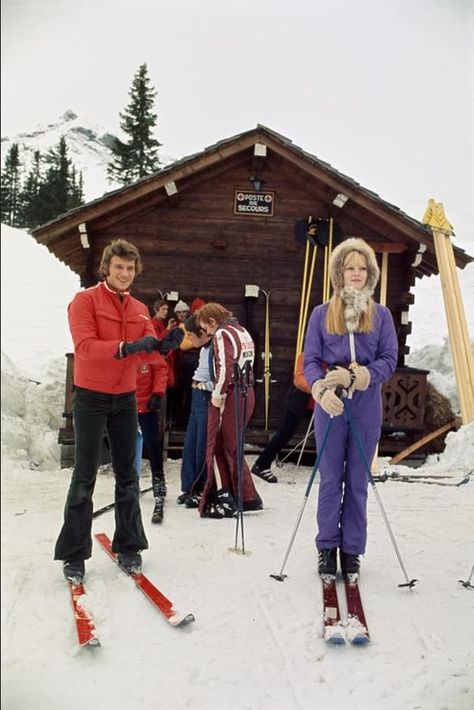 Kate moss brigitte bardot grace kelly 15 cliches d'icones au ski 14 Ski Lodge Aesthetic, Vintage Ski Lodge, Mode Au Ski, Chalet Girl, Lodge Aesthetic, Vartan Sylvie, Ski Aesthetic, Ski Style, Ski Vintage