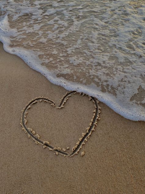 #sea #heart #sand #summer Sand Writing, Sand Quotes, Sand Drawing, Sand Pictures, Beach Heart, Adventure Aesthetic, Wall Drawing, Night Scenery, Heart Pictures