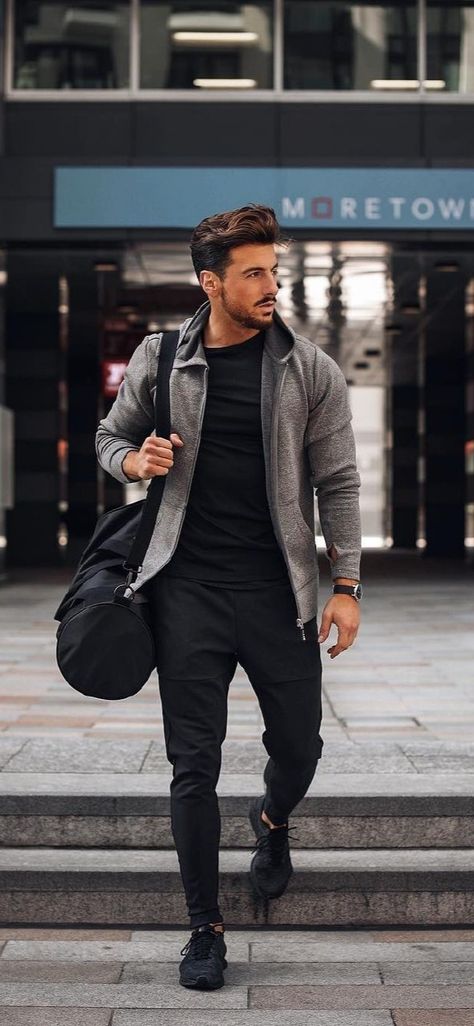 Comment devenir un entrepreneur sur internet https://www.instagram.com/major_agv/?hl=fr Men Dressing Style Casual Simple, Mens Walking Outfit, 30 Men Style, Masculine Casual Outfits, Casual For Men Outfits, Casual Athletic Outfits Men, New York Winter Outfit Men, Jogger Pants Outfit Mens, Mens Athleisure Outfits