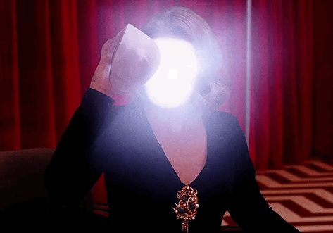 Twin Peaks: The Return, Part 2 “The Stars Turn and a Time Presents Itself” (2017)  Dir. David Fincher 20s Movies, Twin Peaks The Return, Live Deliciously, Picture References, Moonless Night, Laura Palmer, Between Two Worlds, David Fincher, Red Room