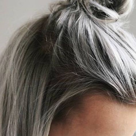 Natural Grey Hair, Grey Brown Hair, Ash Grey Hair, Grey Blonde Hair, Grey Hair Transformation, Grey Hair Inspiration, Gray Hair Growing Out, Natural Gray Hair, Transition To Gray Hair