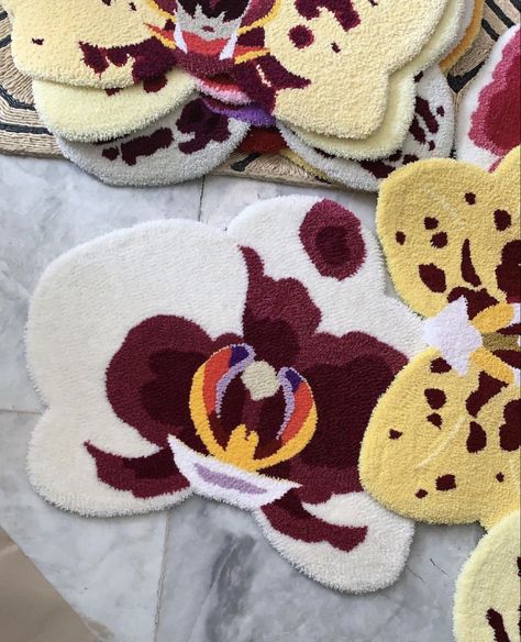 Rug Tufting Ideas, Creative Rug, Tufting Ideas, Rug Tufting, Study Desk Decor, Rug Aesthetic, Funky Rugs, My Sweetheart, Flower Rug