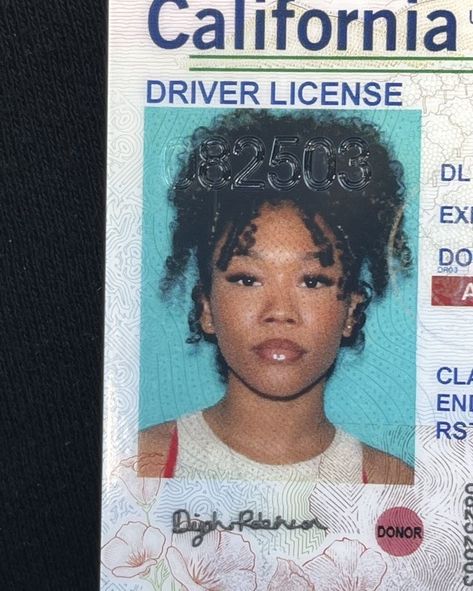 Divers License Photo, Aesthetic Id Photo, Drivers Licence Aesthetic Photo, Drivers Lisence Photos, Driver License Picture, School Id Pictures, Pretty Id Card Picture, License Picture, Id Photos