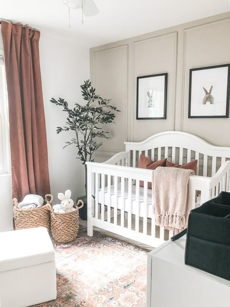 Tan Nursery, Organization Nursery, Baby Nursery Inspiration, Baby Room Neutral, Baby Room Themes, Nursery Closet, Nursery Room Design, Girl Nursery Room, Baby Room Inspiration