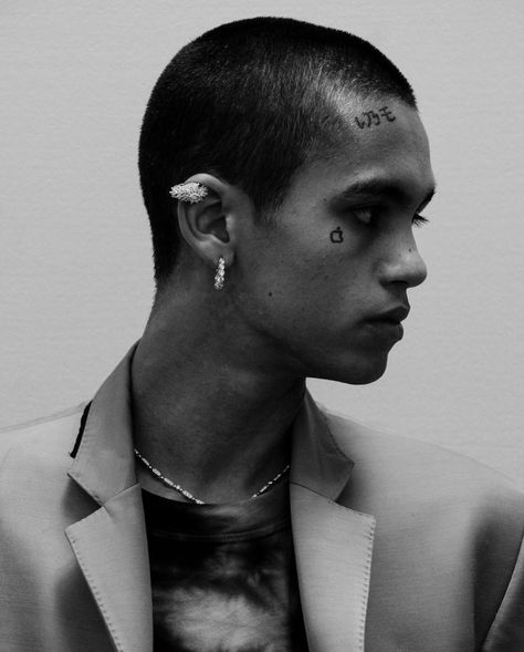 Dominic Fike Hair, Shaved Hair Designs, Dominic Fike, Celebrity Singers, Bald Hair, Fashion Photography Inspiration, Side Profile, Grunge Goth, Kdrama Actors