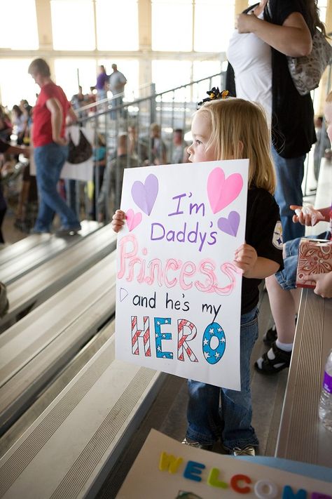 5 Tips to Successfully Photograph Military Homecomings (via MCPActions) I hope as a photographer I will have the opportunity to capture a military homecoming one day! Welcome Home Signs For Military, Military Homecoming Signs, Military Welcome Home, Homecoming Signs, Deployment Homecoming, Military Wife Life, Army Wife Life, Welcome Home Parties, Welcome Home Signs