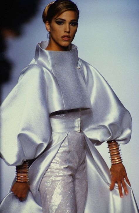 Vintage Runway, Futuristic Fashion, Fashion Project, Couture Runway, Moda Vintage, Mode Vintage, Fashion Mode, Looks Vintage, Lanvin