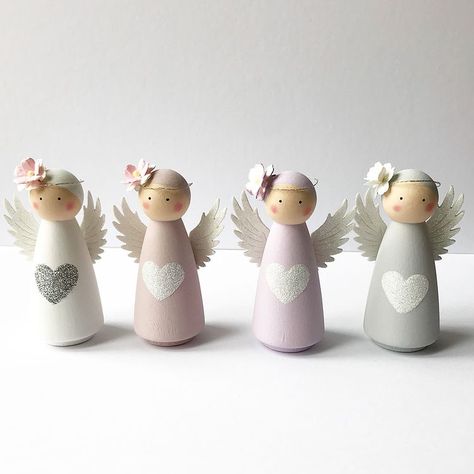 Have A Great Evening, Navidad Natural, Dolly Pegs, Easy Yarn Crafts, Diy Angels, Wood Peg Dolls, Homemade Dolls, Handmade Angels, Fairy Crafts